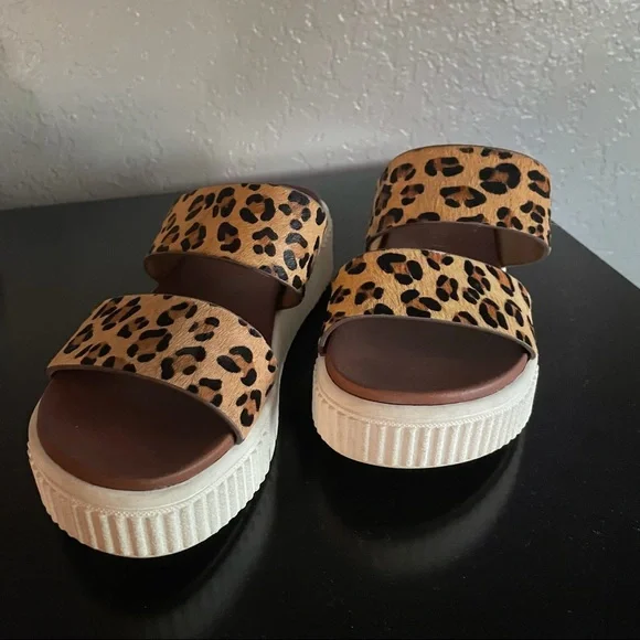 Cute cheetah print platform sandals - Picture 2 of 2